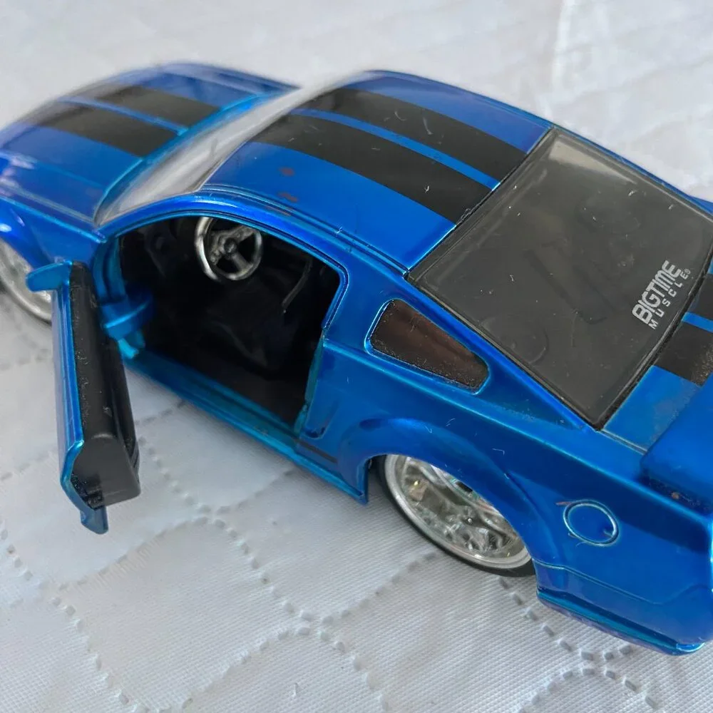 2006 Mustang GT scale 1:32 car model